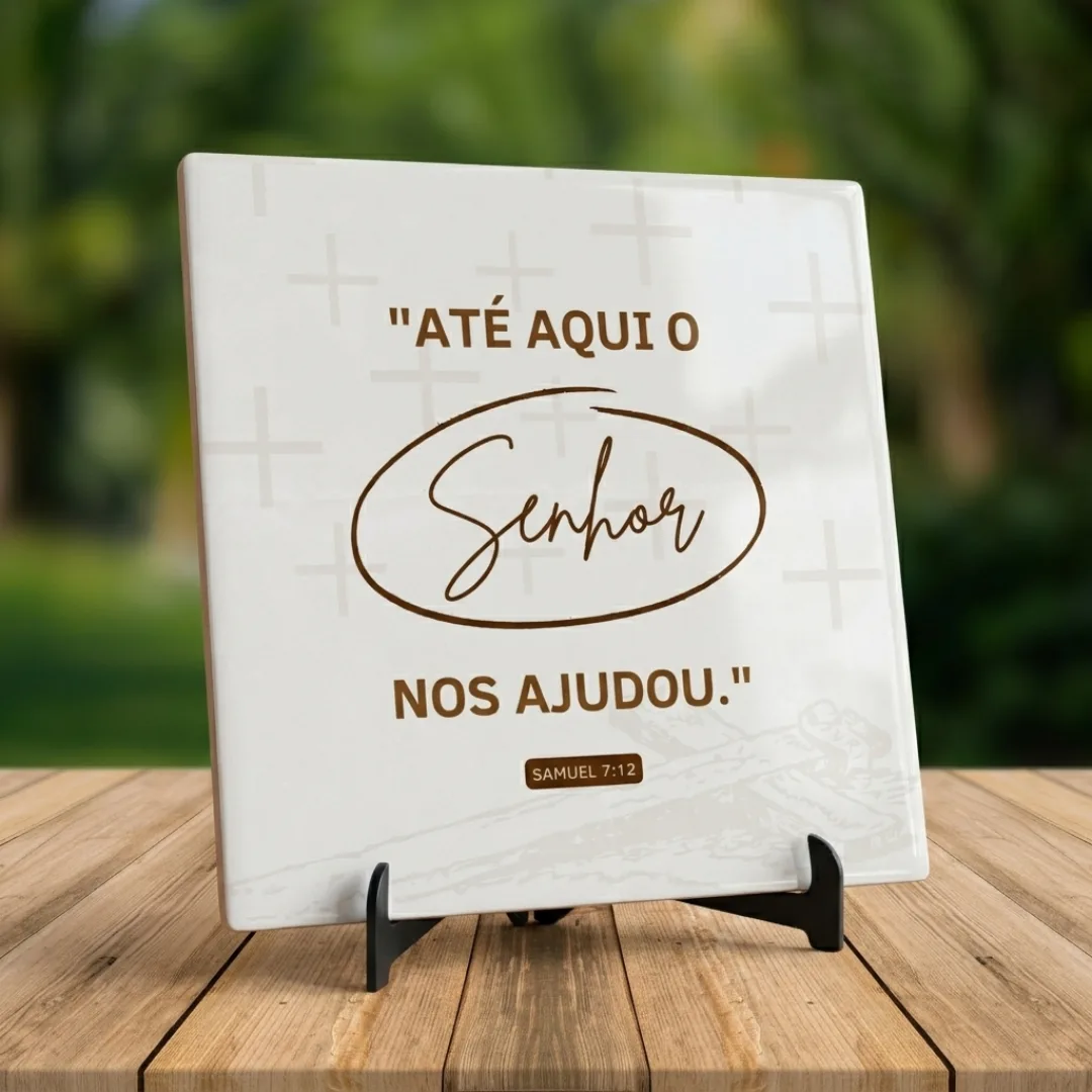 Azulejo Até Aqui o Senhor nos Ajudou! , vista 1 de 1. Tamanho 10x10 e 15x15 Peça personalizada feita à mão.